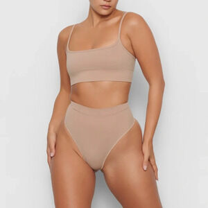NEW‎ Skims Seamless Sculpt Mid Waist Thong Clay Size S